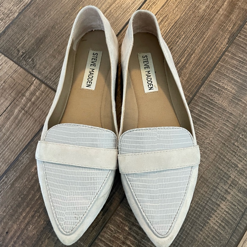 Steve Madden feather loafer size 6 grey